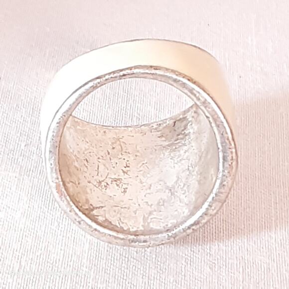 Jumbo Ring Solitary Clear Stone Bezel Set On White Painted Enamel - Picture 6 of 7